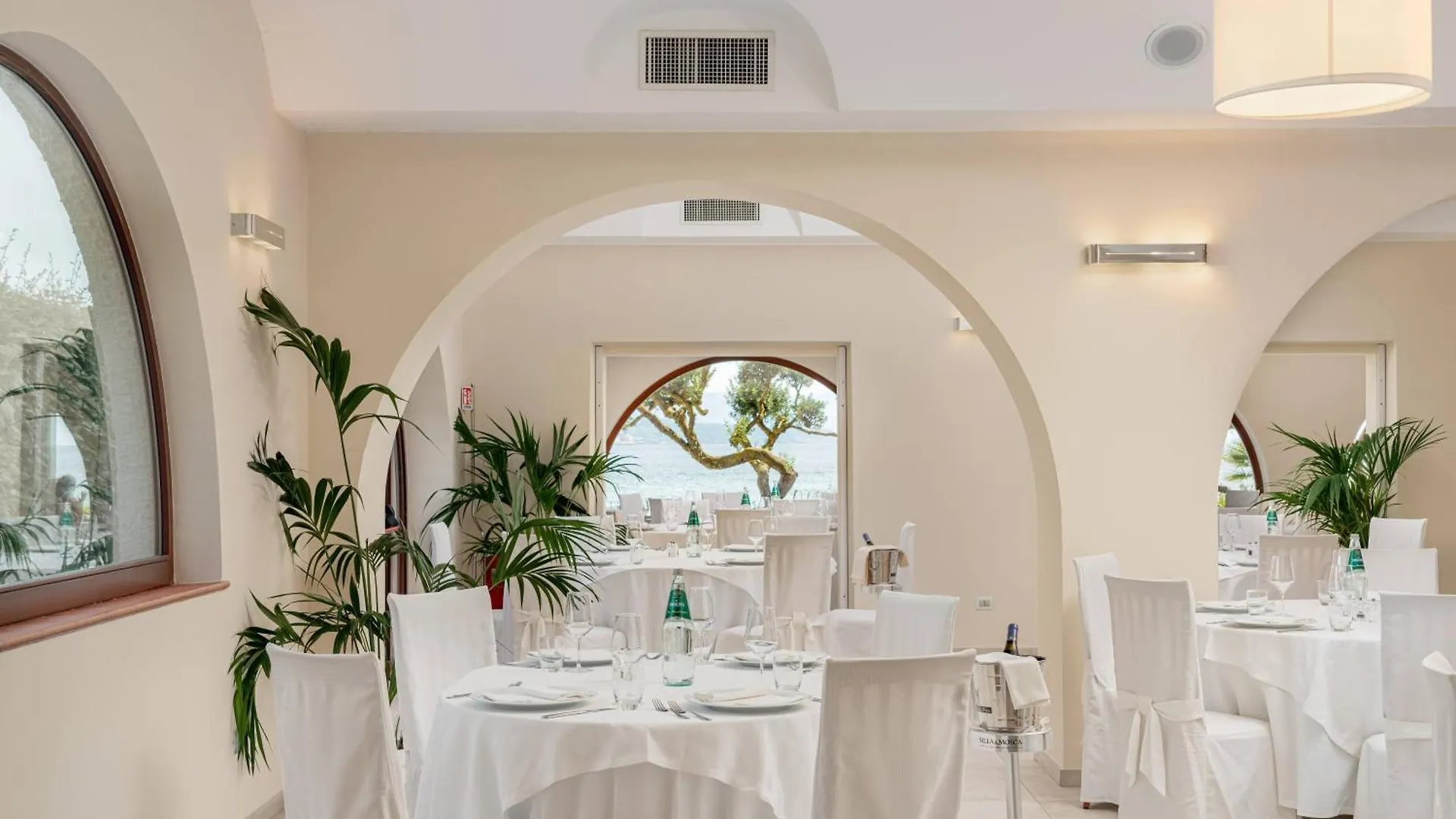 Hotel Punta Negra Fertilia Włochy